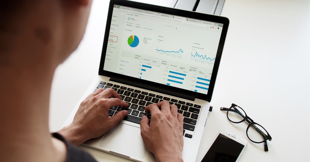 Cloud storage servers and data center