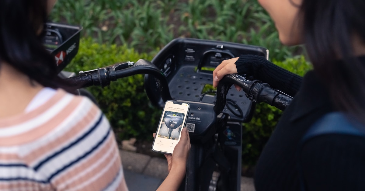 Cloud storage servers and data center