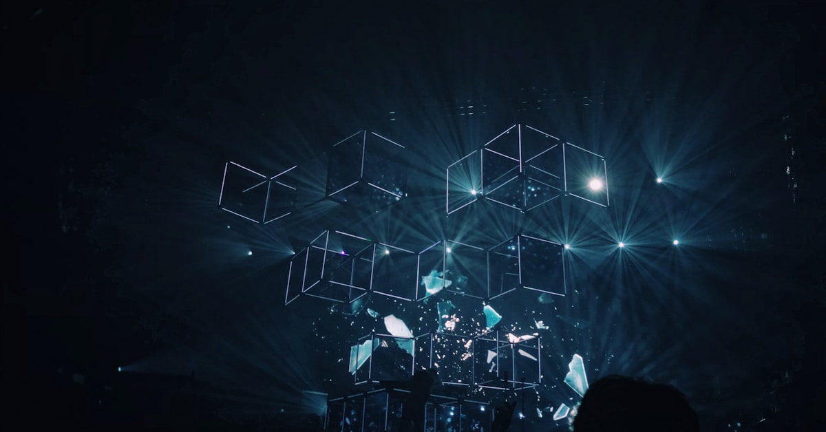 Cloud storage servers and data center