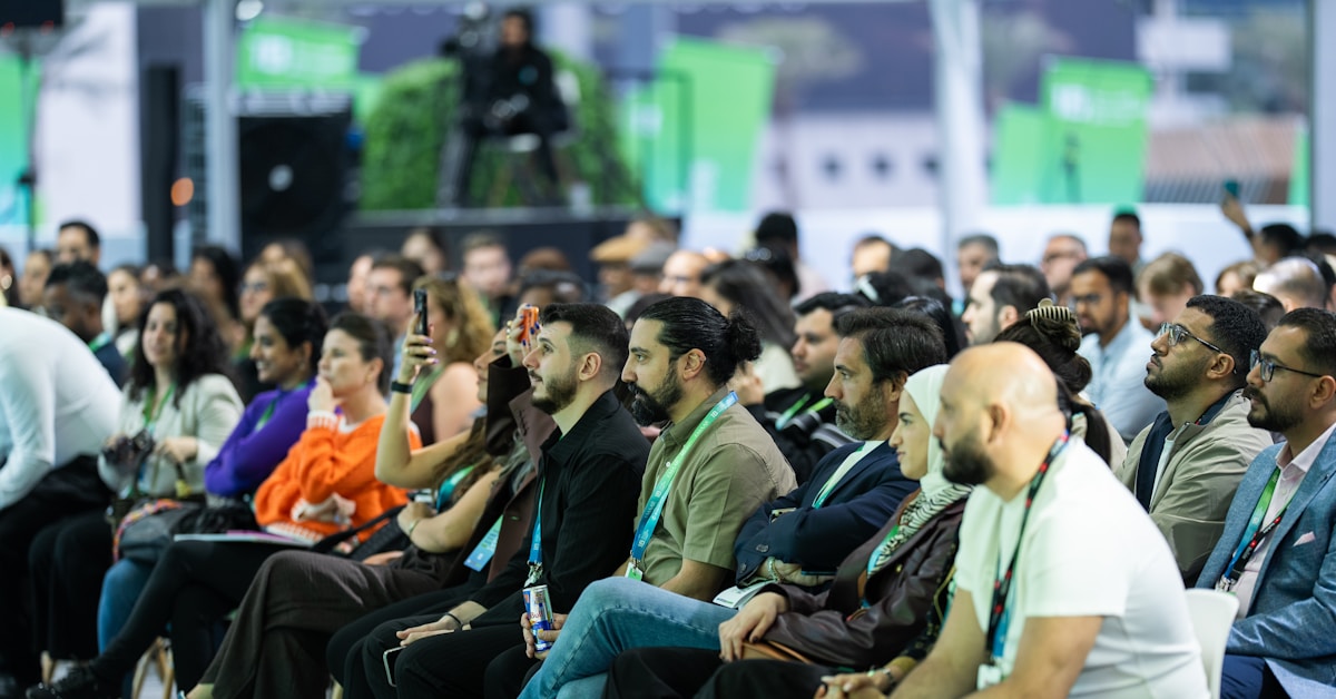 Cloud storage servers and data center