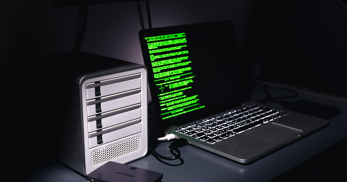 Cloud storage servers and data center