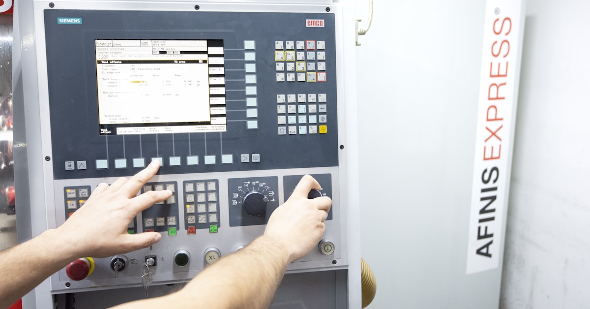 Cloud storage servers and data center