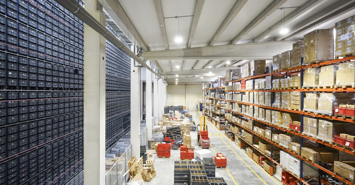 Cloud storage servers and data center