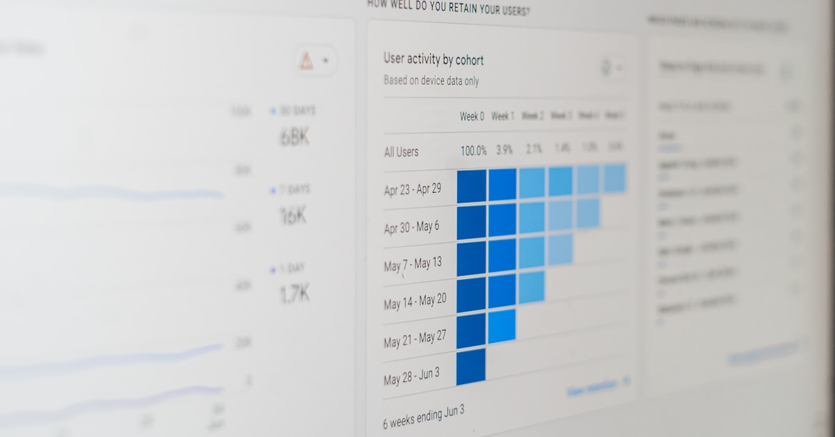 Cloud storage servers and data center