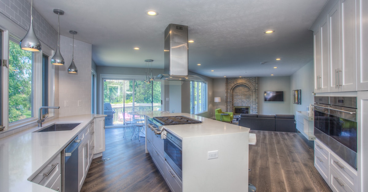 Cloud storage servers and data center