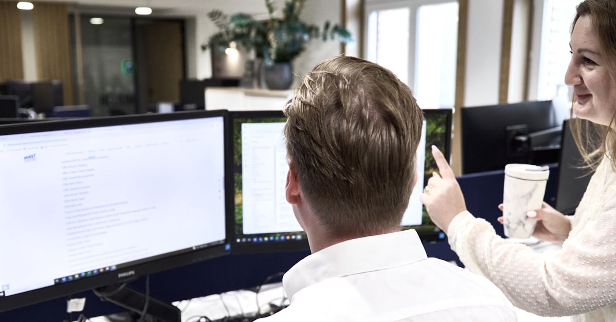 Cloud storage servers and data center