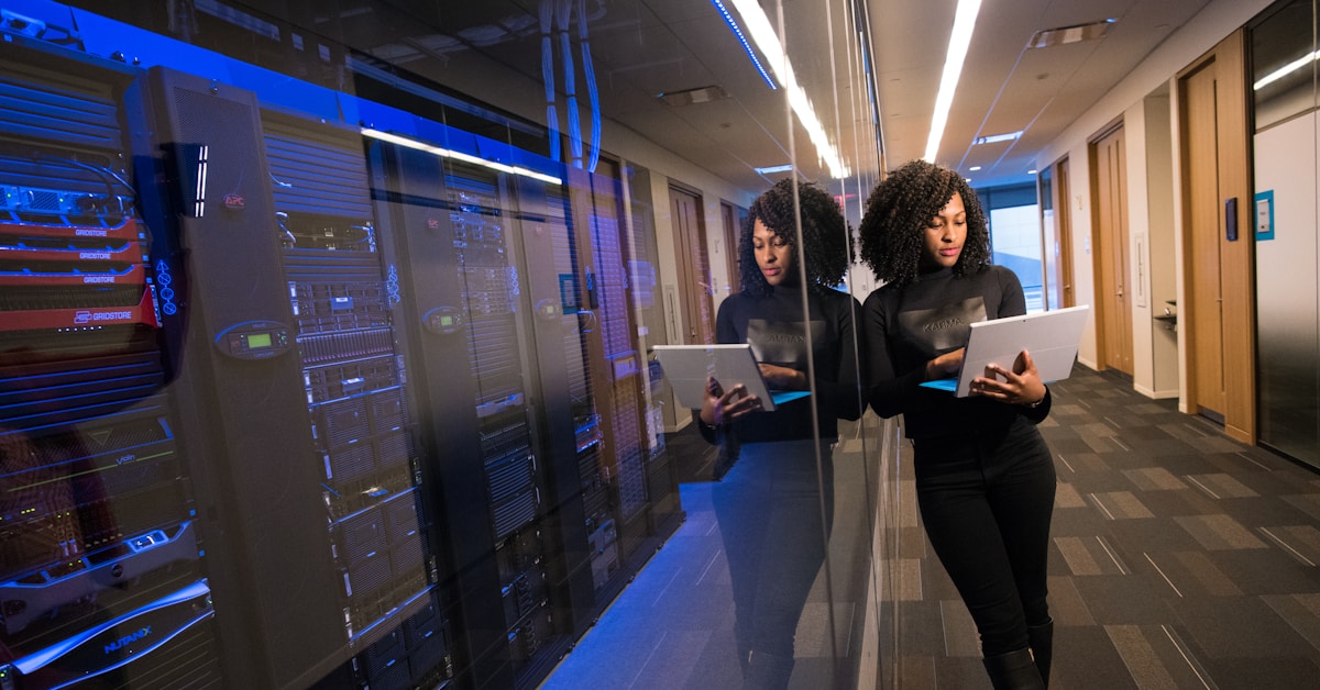 Cloud storage servers and data center