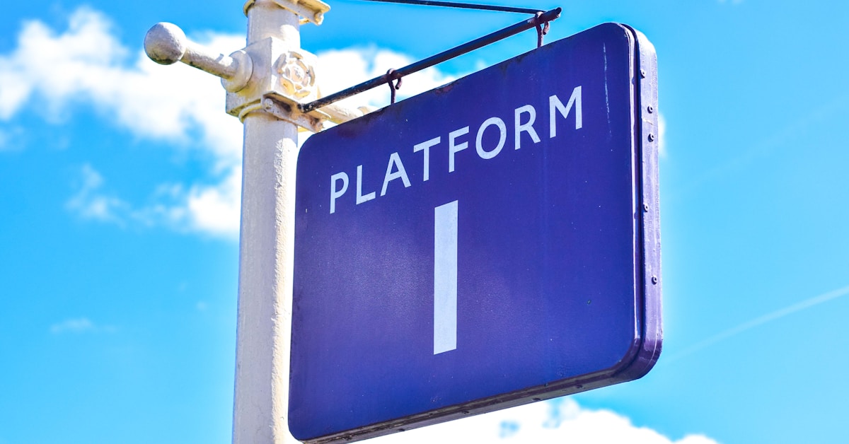 Cloud storage servers and data center