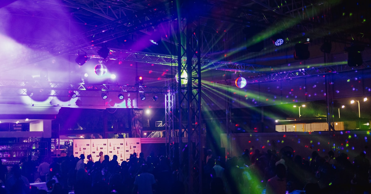 Cloud storage servers and data center