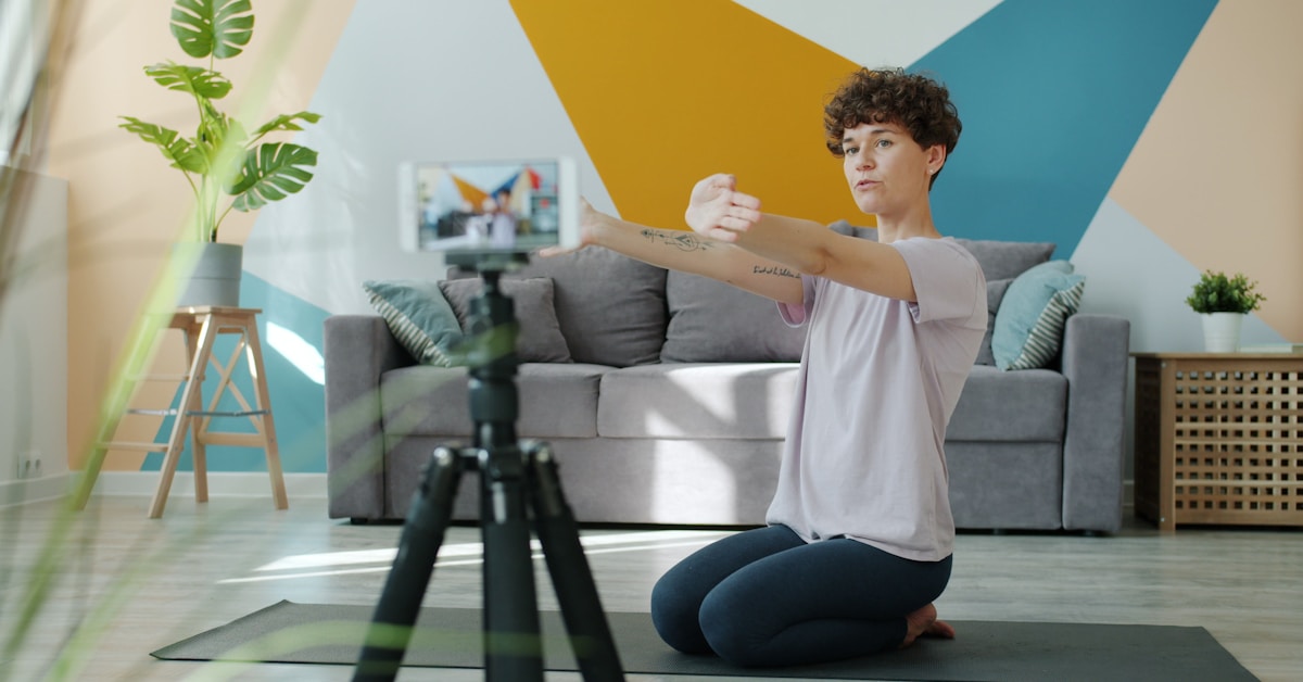 Cloud storage servers and data center